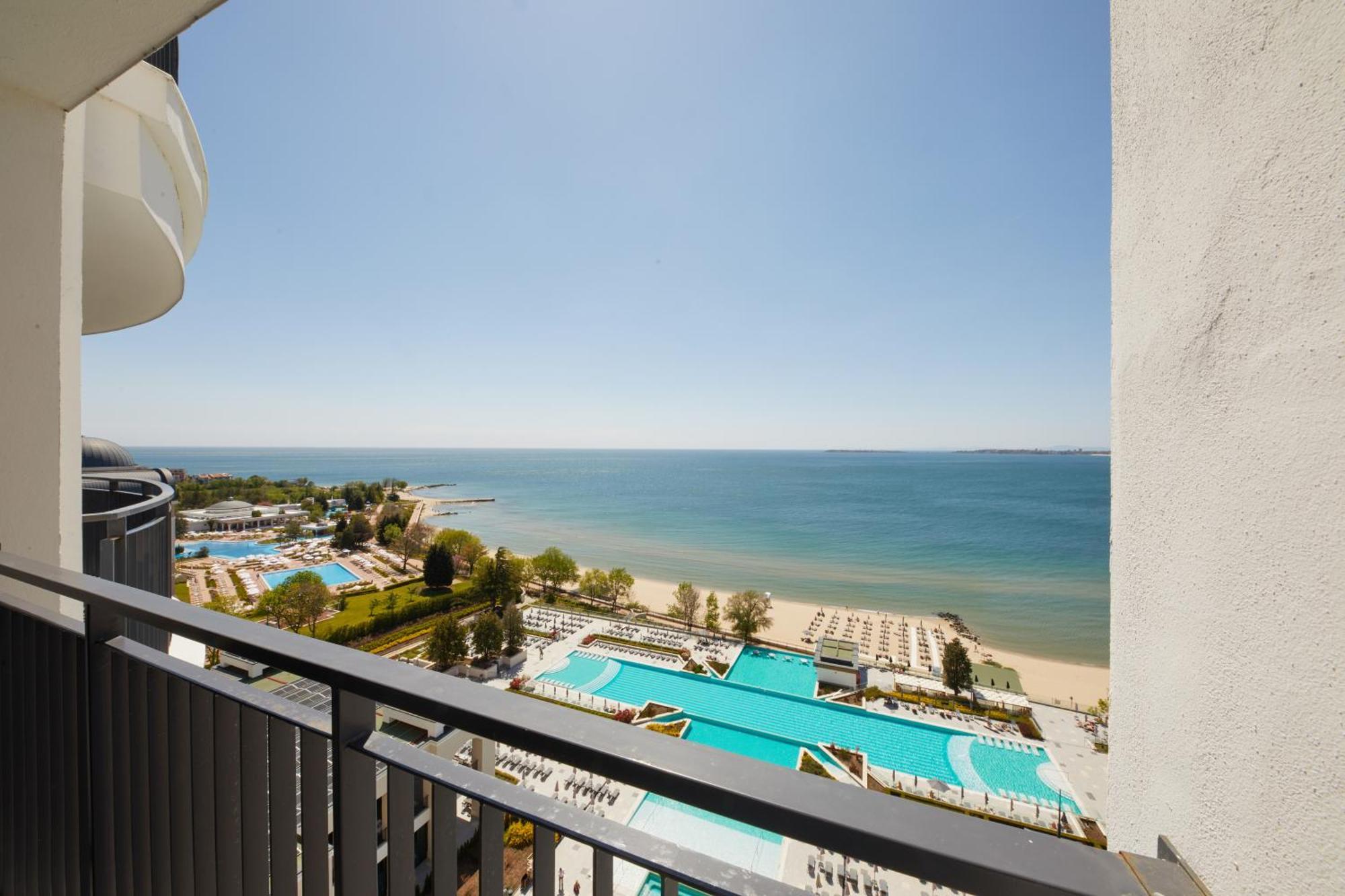 Secrets Sunny Beach Resort & Spa (Adults Only) Szoba fotó Baltic Sea view from the balcony of a hotel in Pärnu