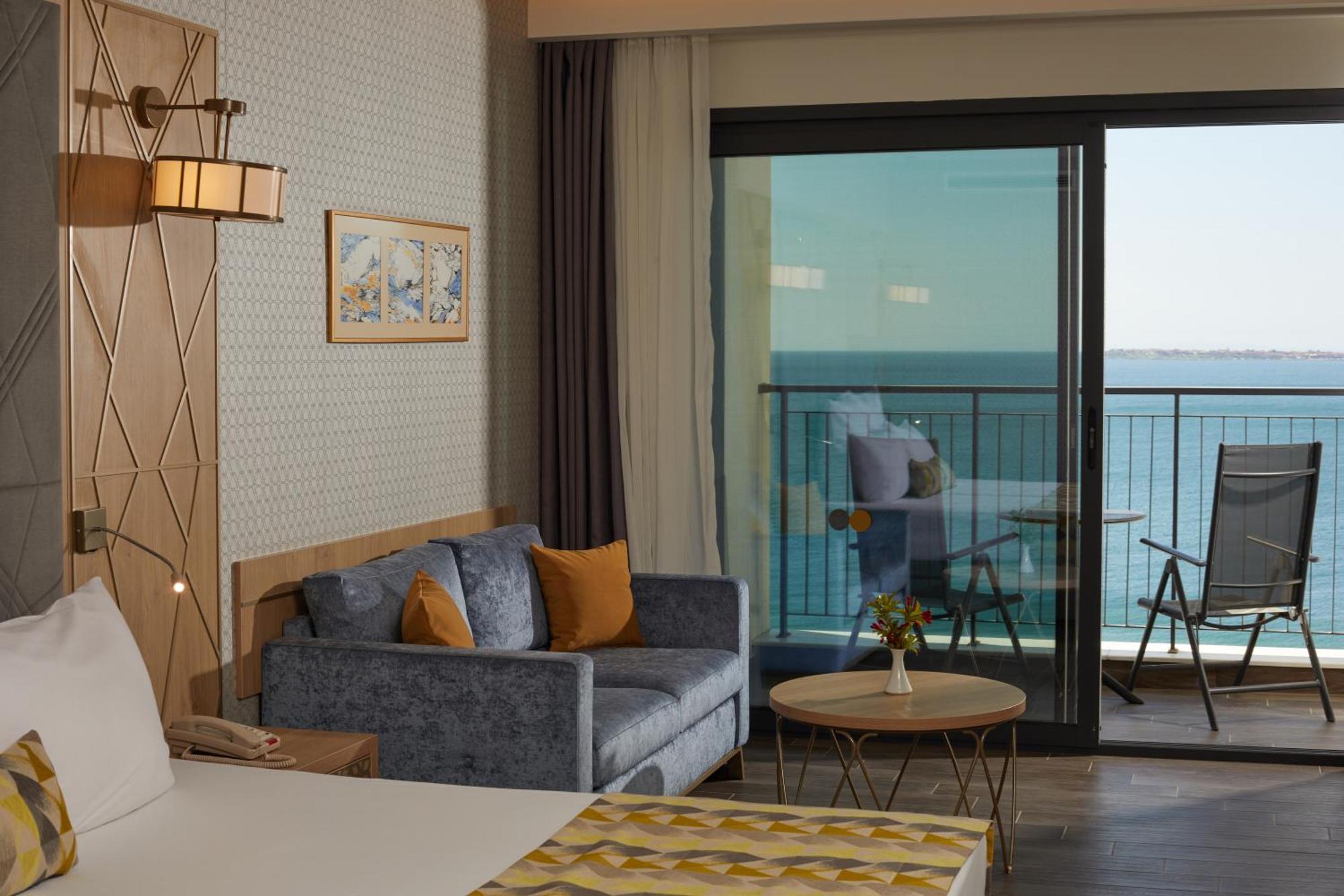 Secrets Sunny Beach Resort & Spa (Adults Only) Szoba fotó A room at the hotel