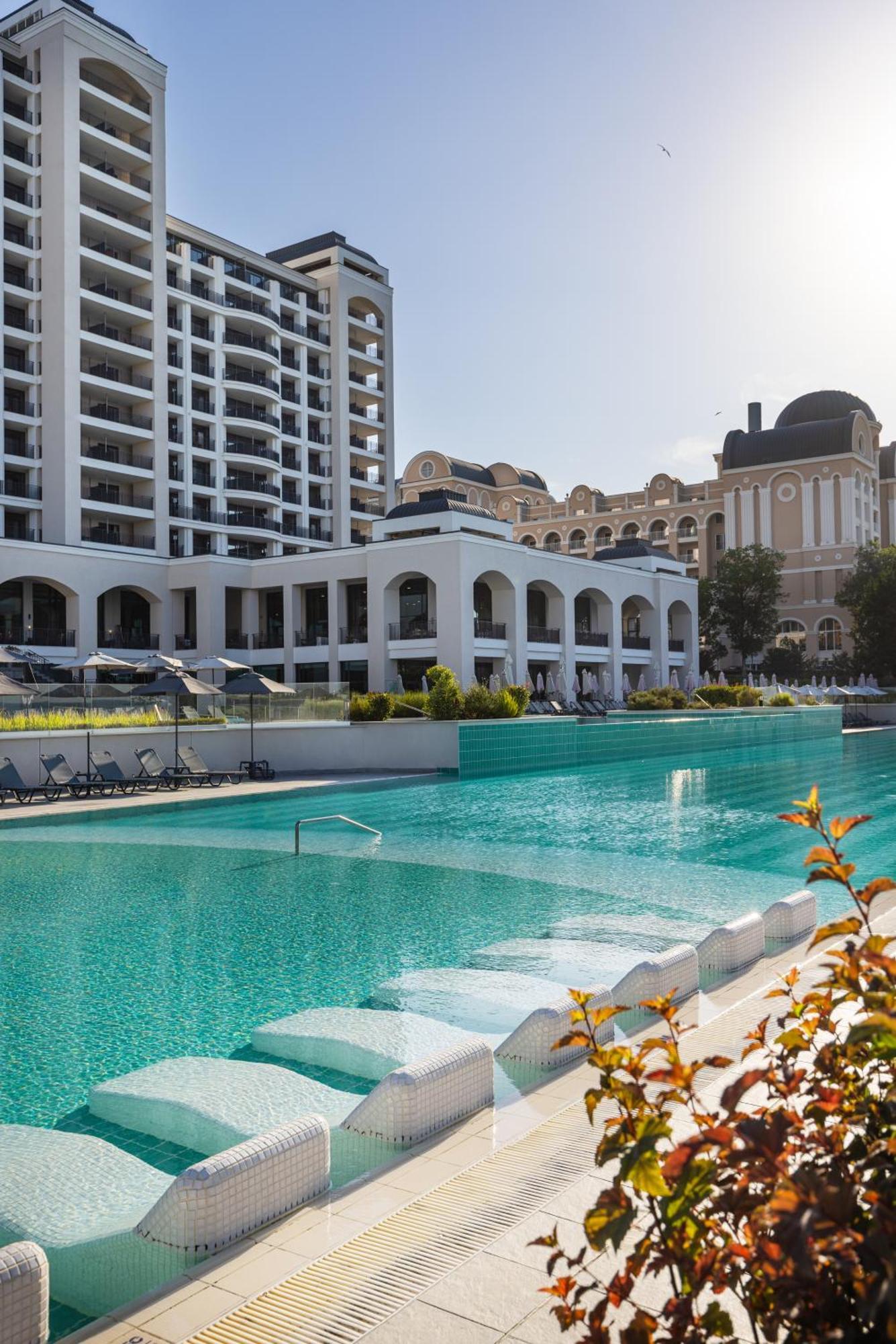 Secrets Sunny Beach Resort & Spa (Adults Only) Kültér fotó The hotel's pool