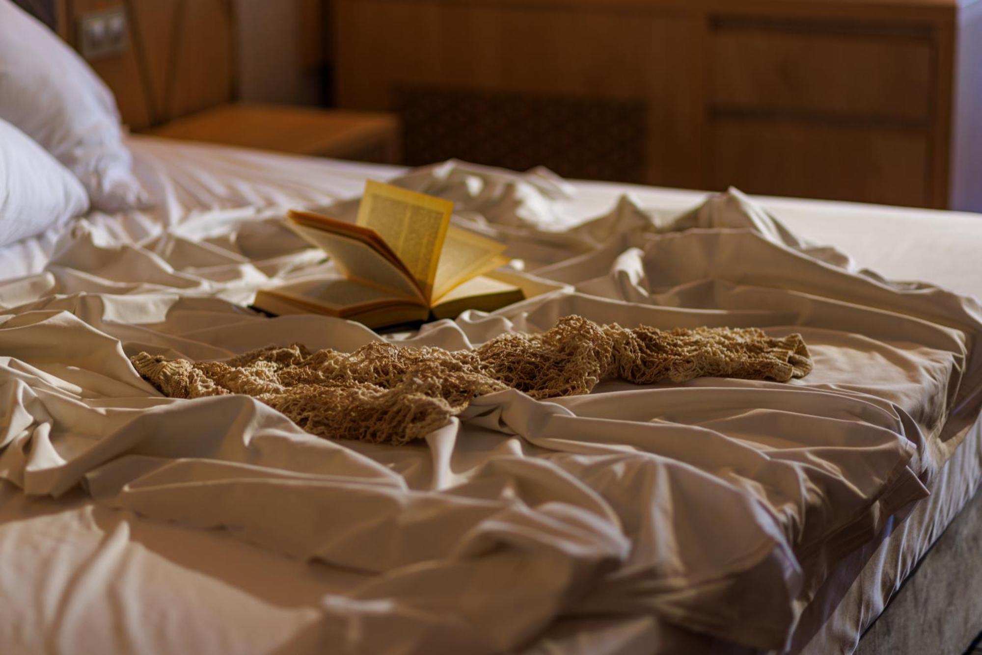 Secrets Sunny Beach Resort & Spa (Adults Only) Kültér fotó A bed with a book and a cat